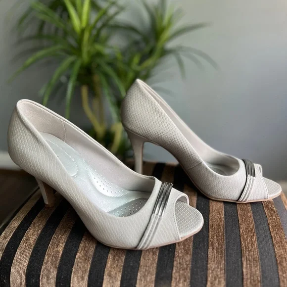 DexFlex Comfort Gray Peep Toe Heel with Siver Accent 10W - Picture 2 of 7